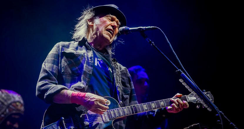 Neil Young på scen. Foto.